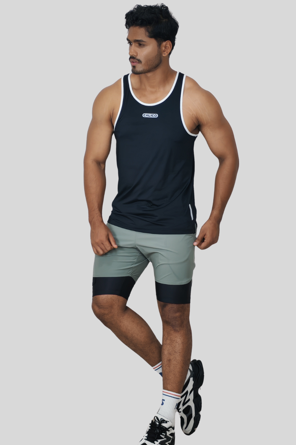 Gym Tank Top black color contrast white